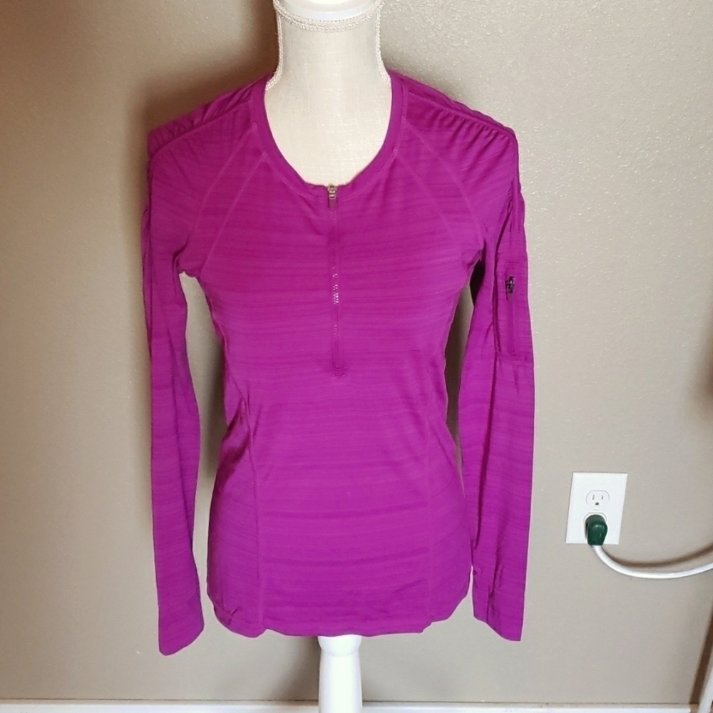 Athleta long sleeved moisture wicking 3/4 quarter zip ruched back exerci…